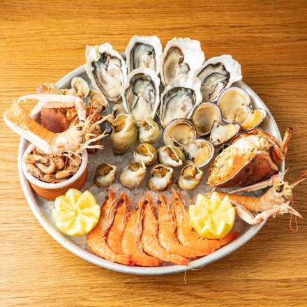 Assiettes de fruits de mer servie à l'hôtel restaurant Hôtel de la Paix, Best Western au centre-ville de Reims