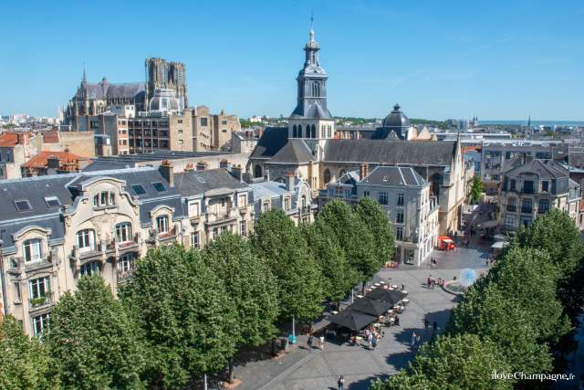 Vue aérienne sur la ville de Reims, depuis le Best Western Hôtel de la Paix au centre ville de Reims, hôtel certifié Clef Verte