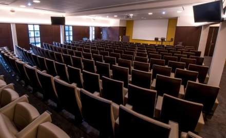 Ampithéâtre Athènes de 199 places (format classe / théâtre)